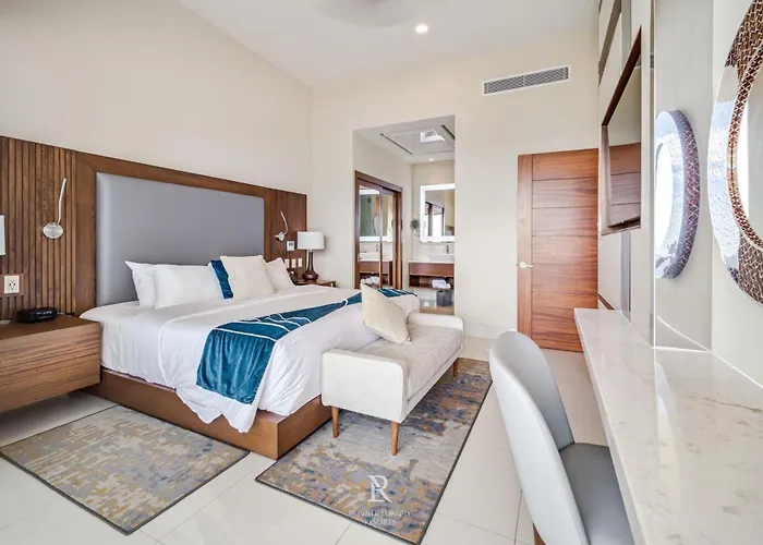 Two Bedroom Ocean-front - La Valencia * Cabo San Lucas