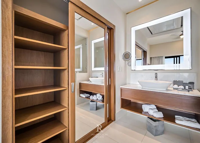 Resort Two Bedroom Ocean-front - La Valencia *