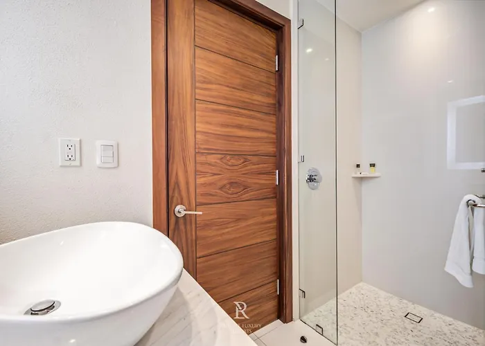 Two Bedroom Ocean-front - La Valencia Resort *